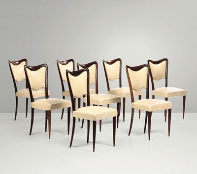 Otto Sedie con Struttura in Legno e Rivestimenti in Skai.