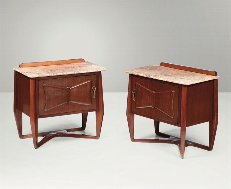 Due comodini con struttura in legno e piano in marmo.  - Auction Design - Cambi Casa d'Aste