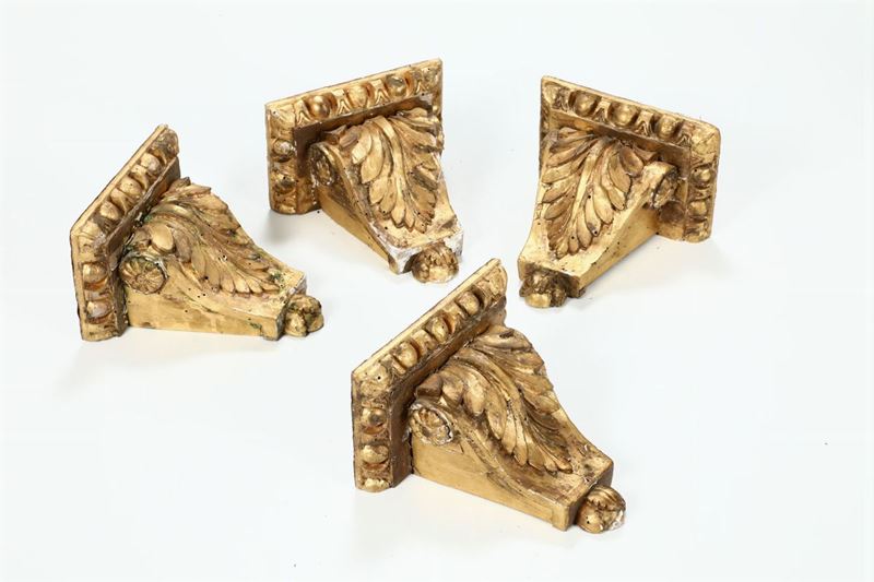 Quattro mensole in legno intagliato e dorato, XVIII secolo  - Asta Arredi - Cambi Casa d'Aste