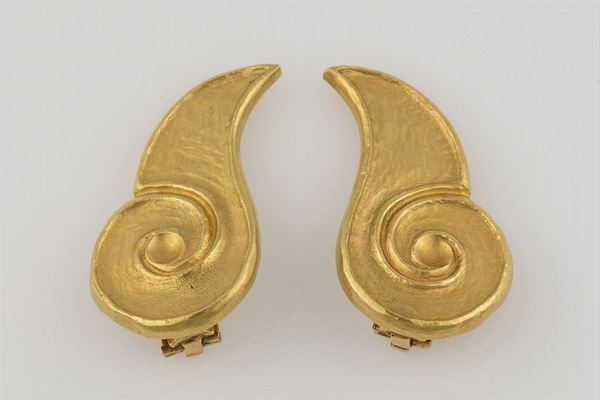 Pair of gold earrings. Signed Lalaounis