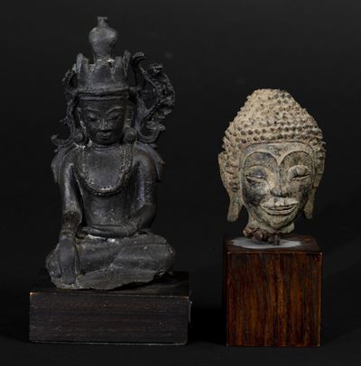 Lotto Composto da Figura di Buddha in Bronzo Seduto con Corona e Piccola Testa di Buddha in Bronz...