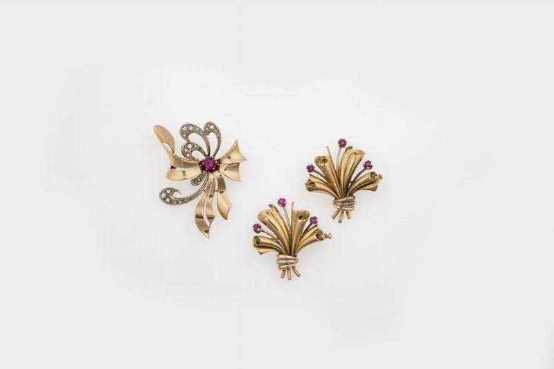 Three gold and gem-set brooches  - Auction Jewels Timed Auction - Cambi Casa d'Aste