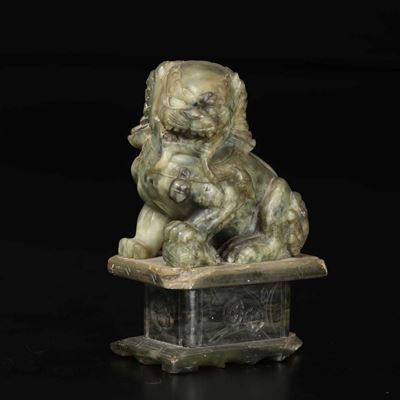 Figura di Cane di Pho in Saponaria, Cina, XX Secolo