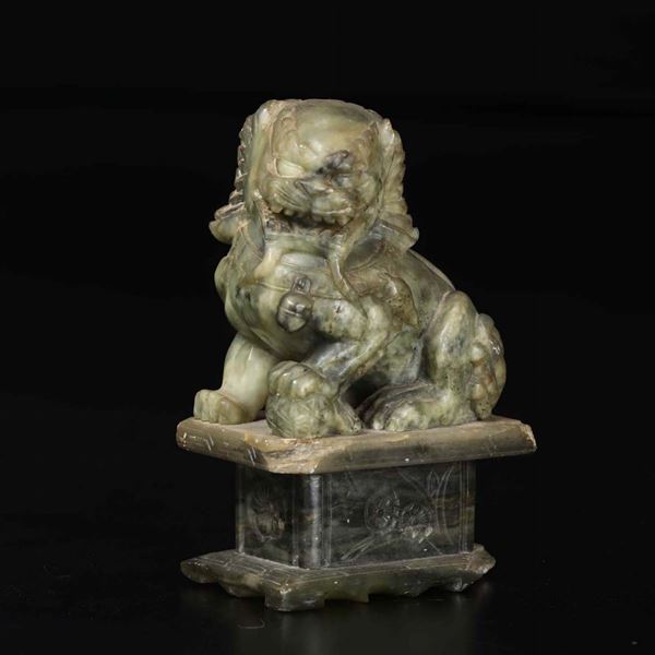 Figura di cane di Pho in saponaria, Cina, XX secolo
