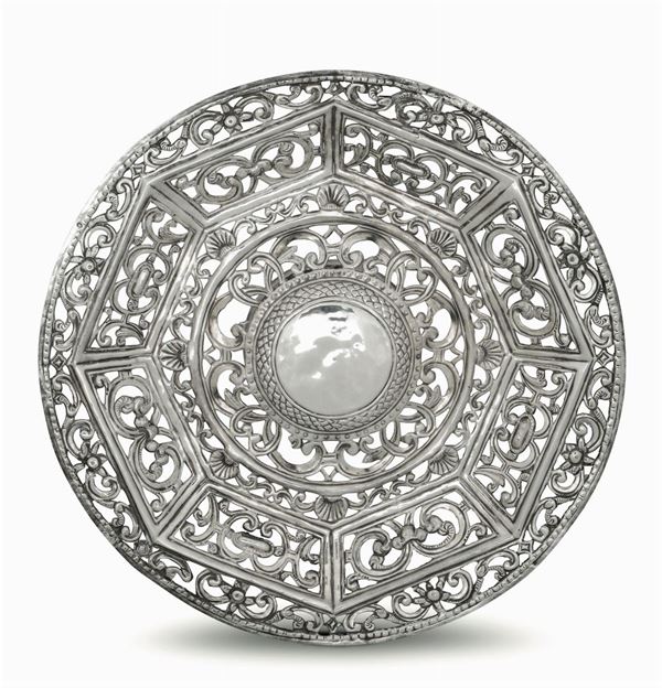 Alzata in argento sbalzato, cesellato e traforato. Colonie francesi, probabile XVIII-XIX secolo, bolli per l’esportazione in uso dal 1878