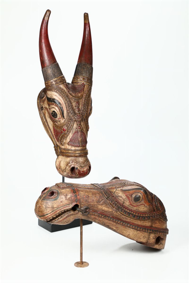 Coppia di teste di cavallo e di bue in legno, India  - Auction Ceramics and Antiquities - Cambi Casa d'Aste