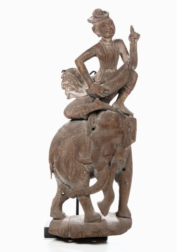 Figura seduta su elefante in legno, India, XX secolo