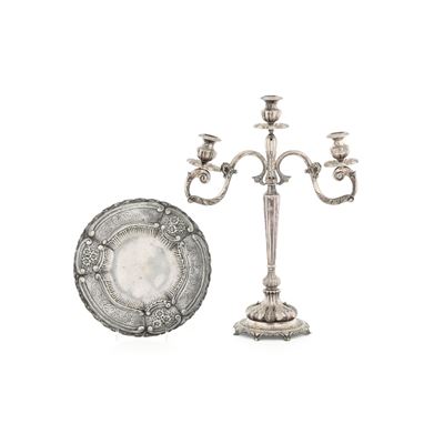 Candelabro e Piatto in Metallo Argentato. XX Secolo