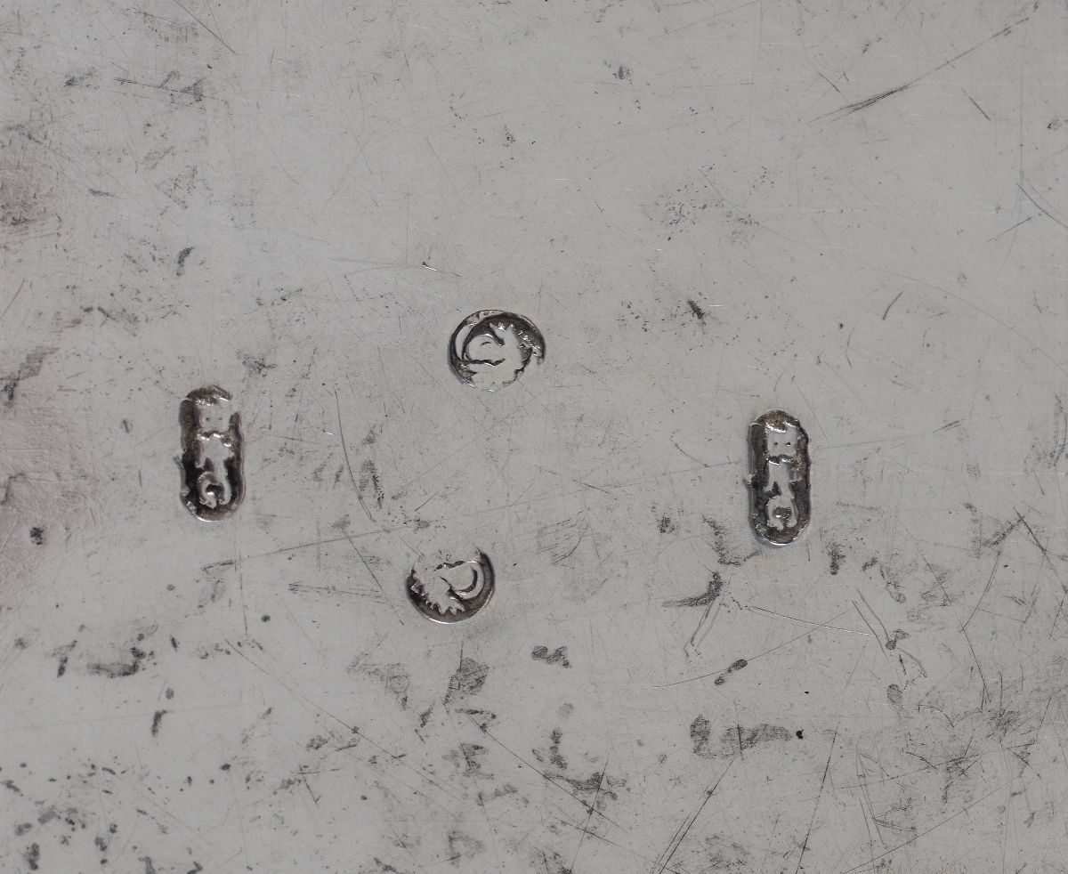 Vassoio in Argento Sbalzato e Inciso. Venezia, XVIII Secolo. Marchio della Mercanzia e Bollo Dell...