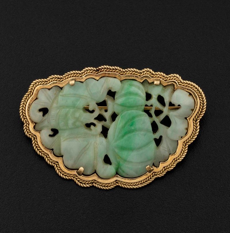 Jade and gold brooch  - Auction Fine Coral Jewels - I - Cambi Casa d'Aste
