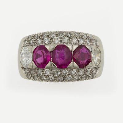 Anello con Tre Rubini Sintetici e Diamanti