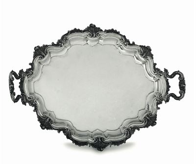 Vassoio Ovale in Argento, Bordo e Manici a Motivi Vegetali e Volute. Argenteria Milanese del Seco...