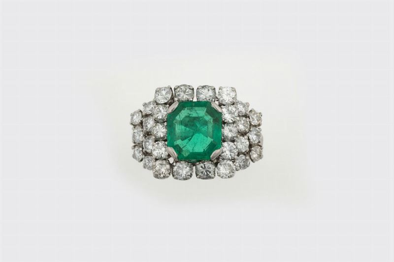 Anello con smeraldo Colombia e diamanti taglio a brillante  - Asta Fine Jewels - Cambi Casa d'Aste