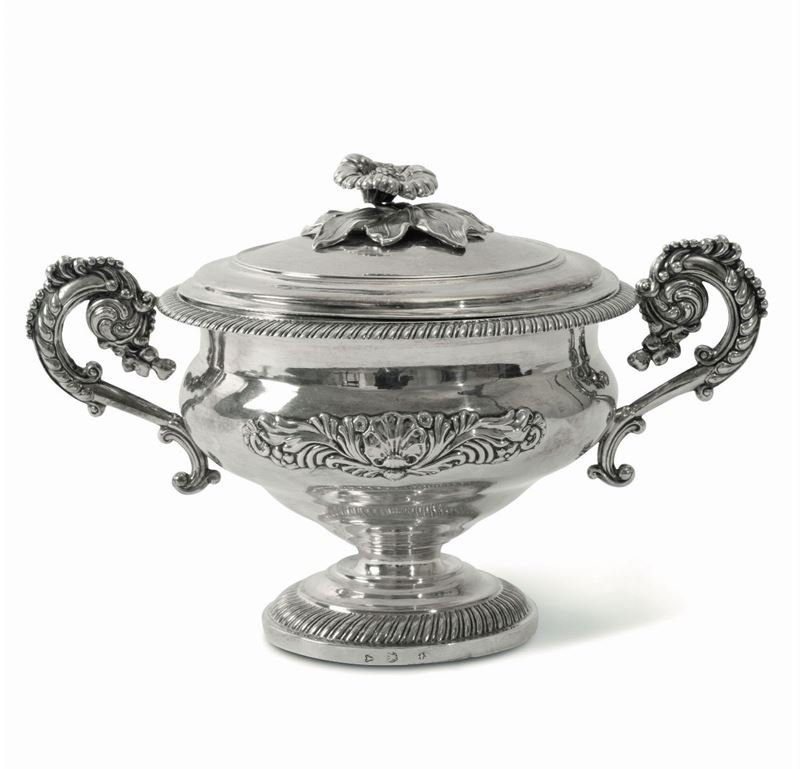 A small tureen, Turin, mid 19th century  - Auction Collectors' Silvers - Cambi Casa d'Aste