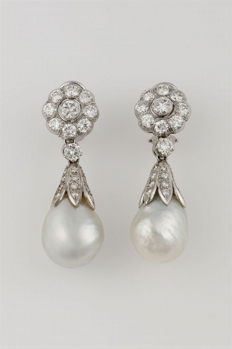 Pair of pearl and diamond pendent earrings  - Auction Fine Jewels - Cambi Casa d'Aste