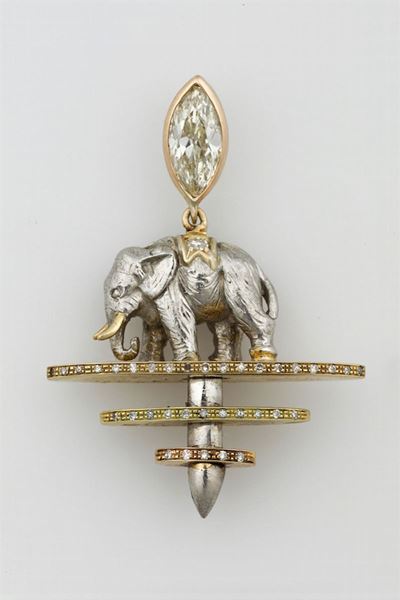 Cartier. Pendente Elefante con Diamanti