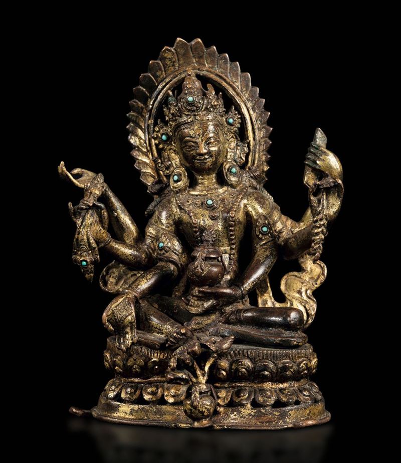 Figura di Vasudhara con aura e strumenti rituali tra le mani in bronzo dorato con innesti in turchese , Nepal XVII sec  - Asta Fine Chinese Works of Art - Cambi Casa d'Aste