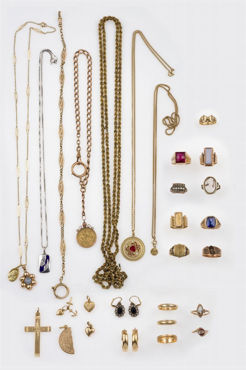 Group of 14 rings, 7 chains, 5 pendants and two pair of earrings  - Auction Fine Jewels - Cambi Casa d'Aste