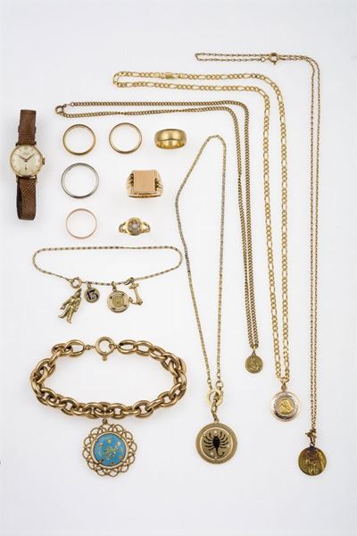 Lotto Composto da 7 Anelli, 4 Catene, un Bracciale ed un Orologio