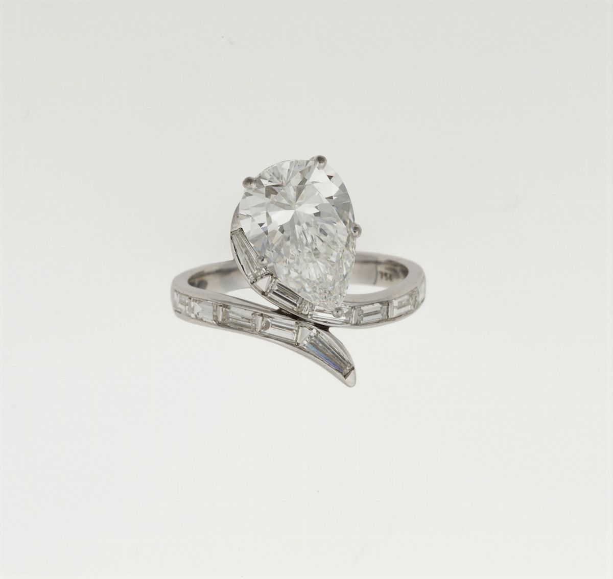 Solitaire Taglio Goccia di Ct 3,05