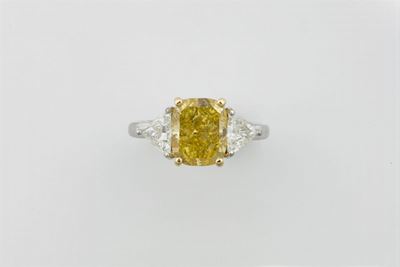 Solitaire Taglio Cuscino di Ct 5,26, Colore Fancy Deep Yellow