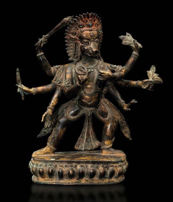 Figura di Varaha in bronzo dorato con tracce di policromia e inserti in turchese, Nepal, XX secolo