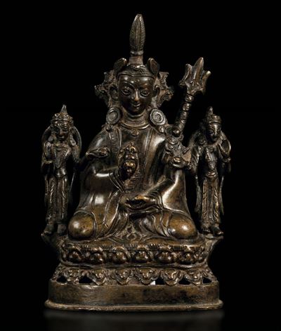 Figura di Lama con Dorje Seduto su Doppio Loto in Bronzo, Nepal, XIX Secolo
