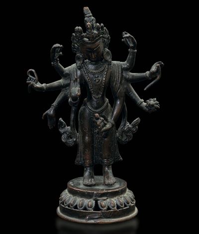 Figura di Amitaya Stante su Fiore di Loto in Bronzo, Nepal, XIX Secolo