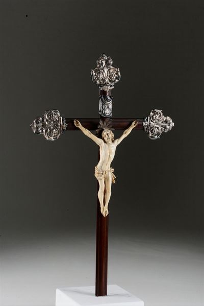 Croce da Meditazione in Legno Ebanizzato e Argento Sbalzato, Traforato e Cesellato Cristo in Avor...