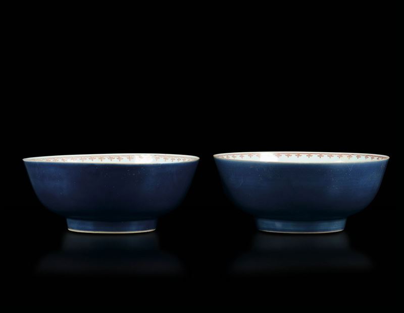 Coppia di bowls in porcellana policroma blu poudrè, Cina, Dinastia Qing, epoca Qianlong (1736-1796)  - Asta Fine Chinese Works of Art - Cambi Casa d'Aste