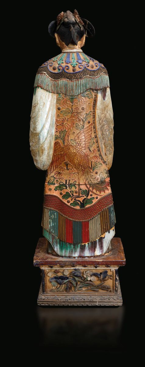 Coppia di Rare e Grandi Sculture in Grès Policromo Raffiguranti Personaggi di Corte Stanti su Bas...