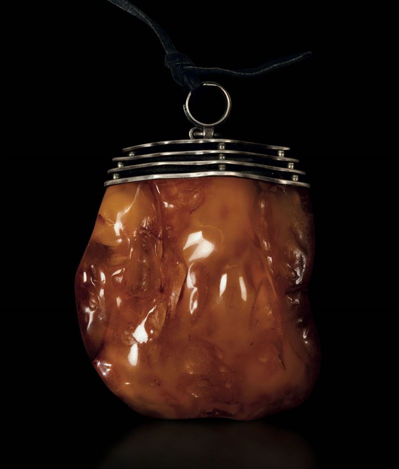 An amber pendant, China, 1800s  - Auction Fine Chinese Works of Art - Cambi Casa d'Aste