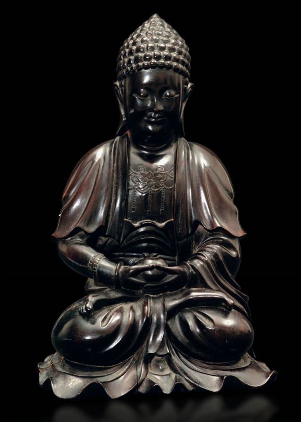 Figura di Buddha Amitayus seduto in legno di Homu scolpito, Cina, XIX secolo