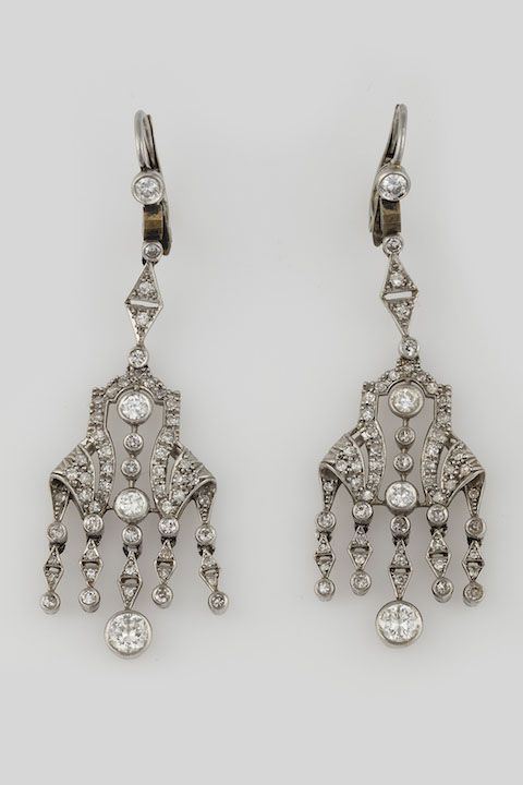 Pair of diamond and platinum earrings  - Auction Jewels - Cambi Casa d'Aste
