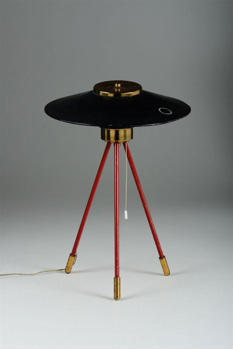 Lampada da tavolo con struttura in ottone e ottone laccato.  - Auction Design - Cambi Casa d'Aste