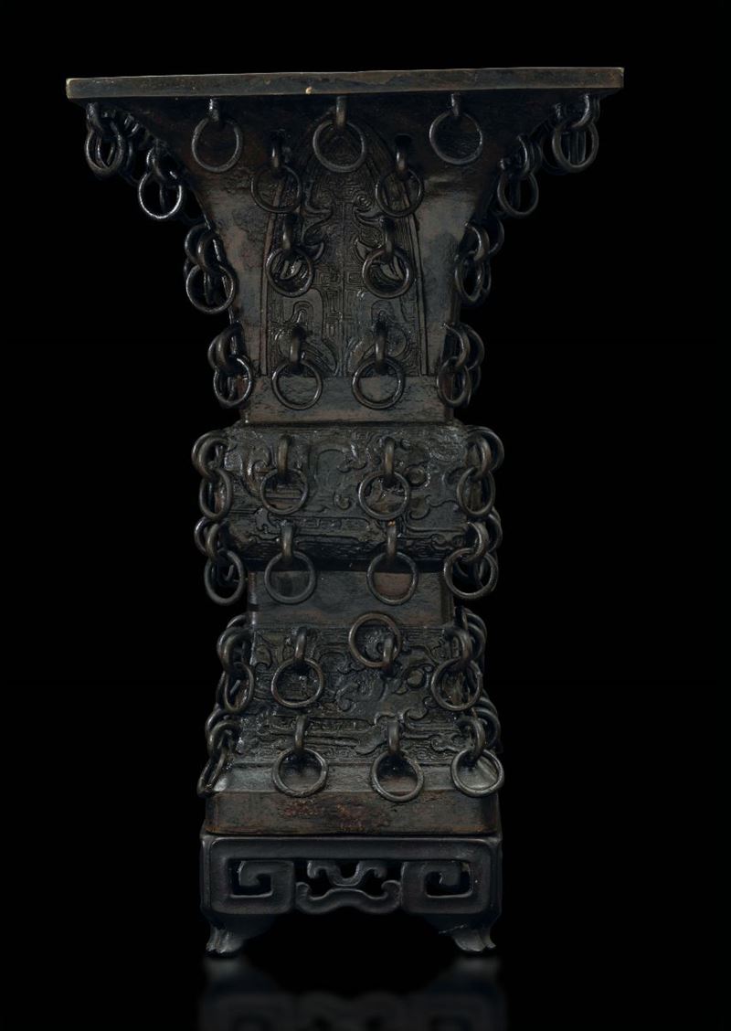 A bronze vase, China, Ming Dynasty, late 1500s  - Auction Fine Chinese Works of Art - Cambi Casa d'Aste
