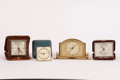 Set di 4 Pendolette da Scrivania in Ottone Dorato e Pelle. Realizzate nel 1940 Circa