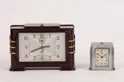 Set di 2 Pendolette da Scrivania, in Metallo e Bakelite. Realizzate nel 1940 Circa