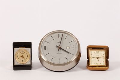Set di 3 Pendolette da Scrivania Firmate Loridal, Loridal e Delta, in Ottone Dorato e Metallo. Re...