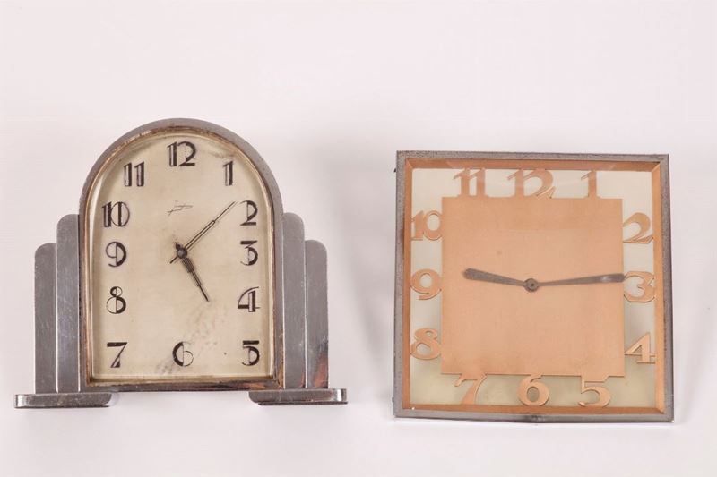  SET di 2 pendolette da scrivania in metallo, stile Art Decò. Realizzate nel 1930 circa  - Auction Watches and pocket watches - Cambi Casa d'Aste