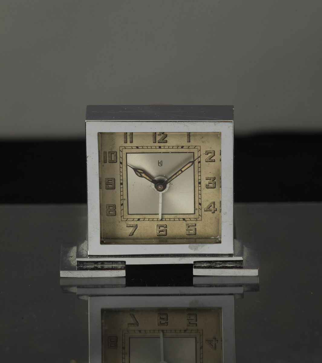 Set di 2 Pendolette da Scrivania, in Ottone Dorato e Metallo. Realizzate nel 1940 Circa