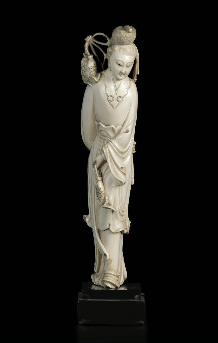 An ivory figure, China, early 1900s  - Auction Fine Chinese Works of Art - Cambi Casa d'Aste