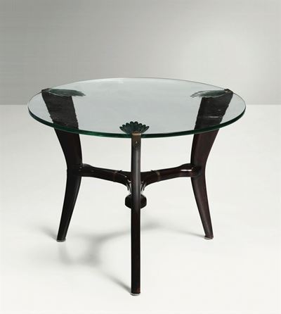 Tavolo Basso con Struttura in Legno e Dettagli in Ottone. Piano in Vetro.