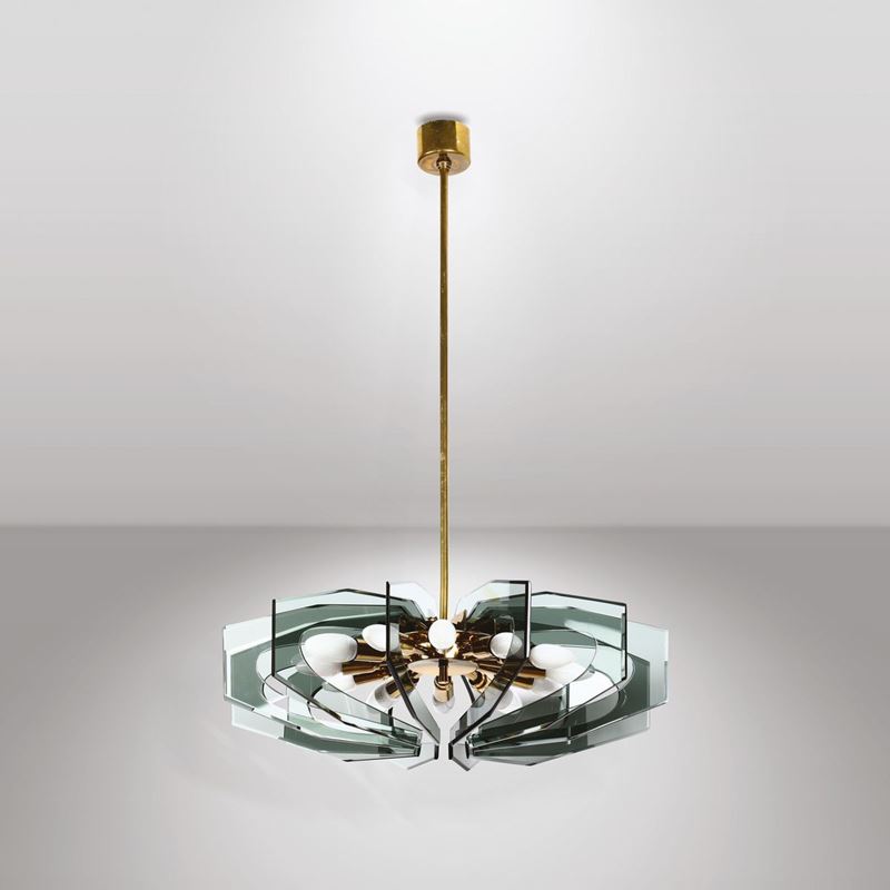 Lampada a sospensione con struttura in ottone e diffusori in vetro colorato molato.  - Auction Design - Cambi Casa d'Aste
