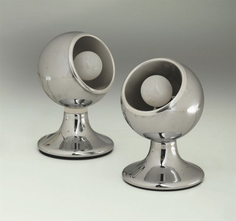 Coppia di lampade da tavolo in metallo cromato.  - Auction Design - Cambi Casa d'Aste