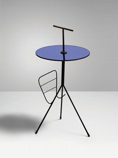 Tavolo Occasionale con Struttura in Ottone Laccato e Piano in Vetro Colorato.