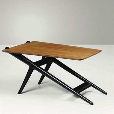 Tavolo Basso con Struttura in Legno Laccato e Legno.