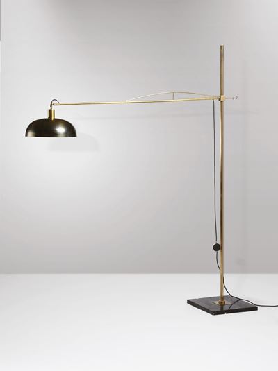 Lampada da Terra con Meccanismo Saliscendi. Struttura in Ottone e Metallo Laccato. Base in Marmo.