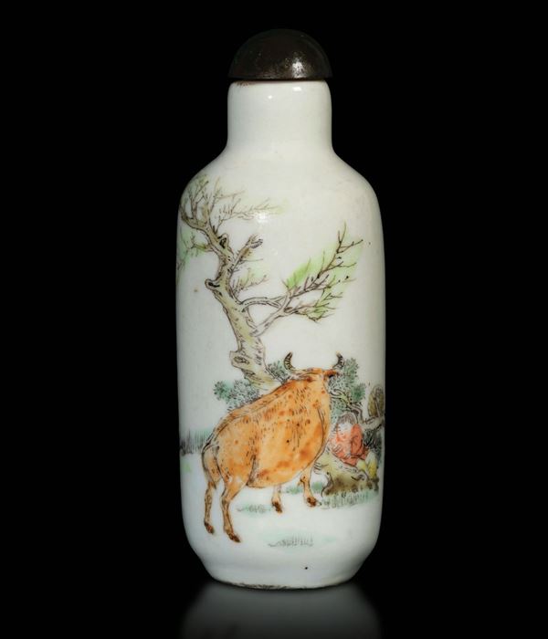 A porcelain snuff bottle, China, early 1900s