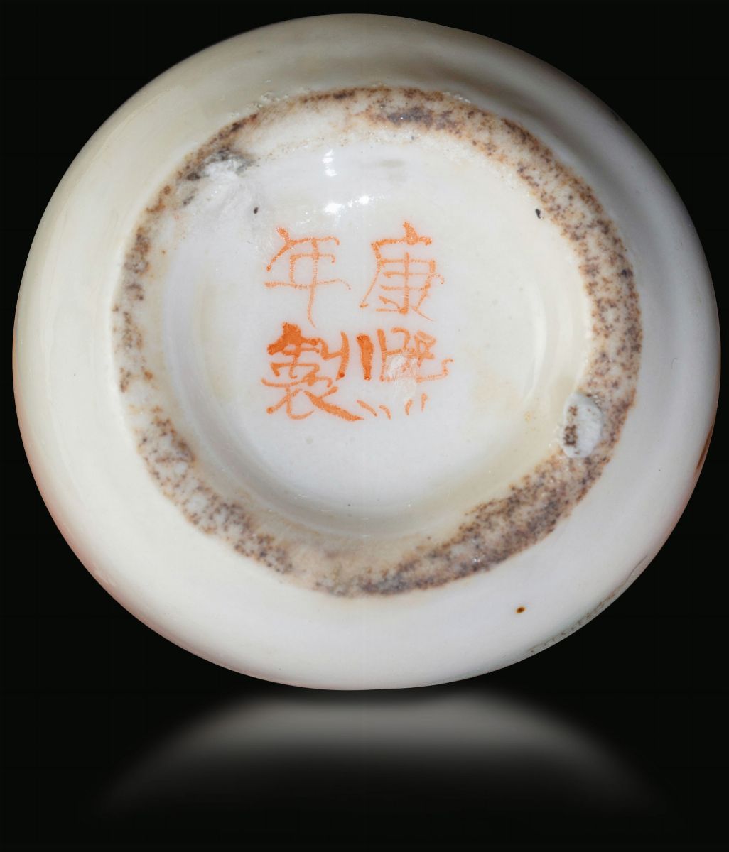 Snuff Bottle in Porcellana a Smalti Policromi con Fanciullo e Bue Entro Paesaggio, Cina, Inizio X...